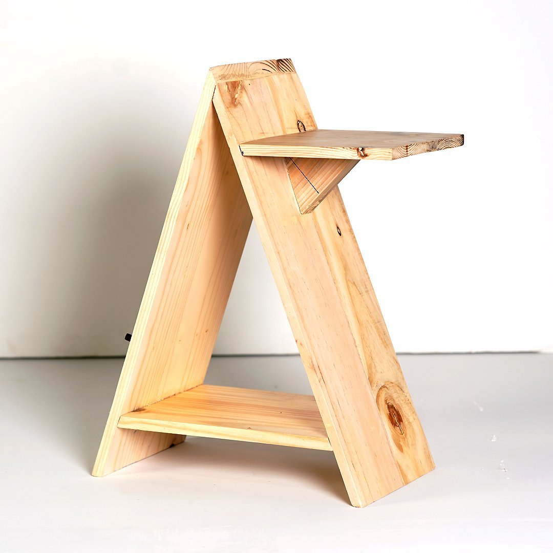 Triangle Décor Corner Table