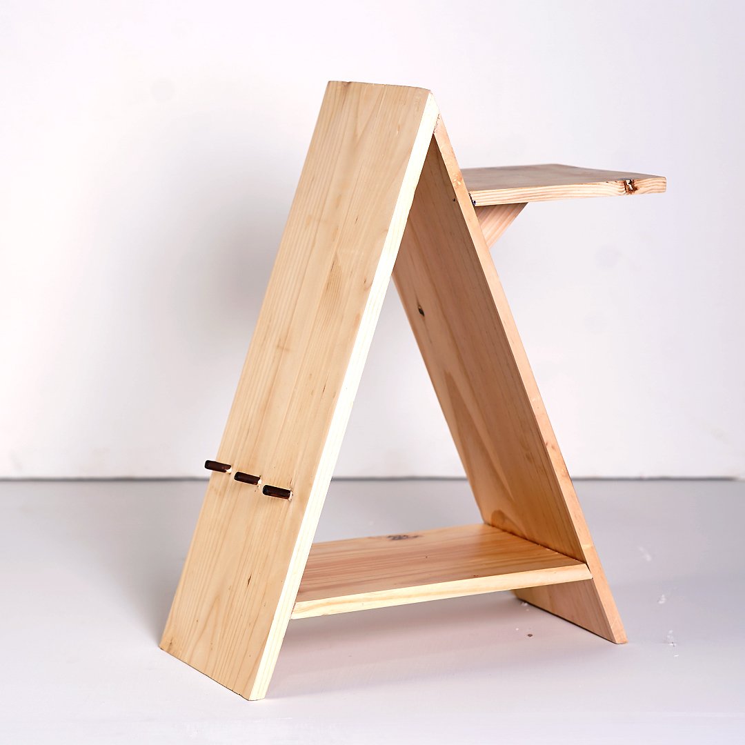 Triangle Décor Corner Table