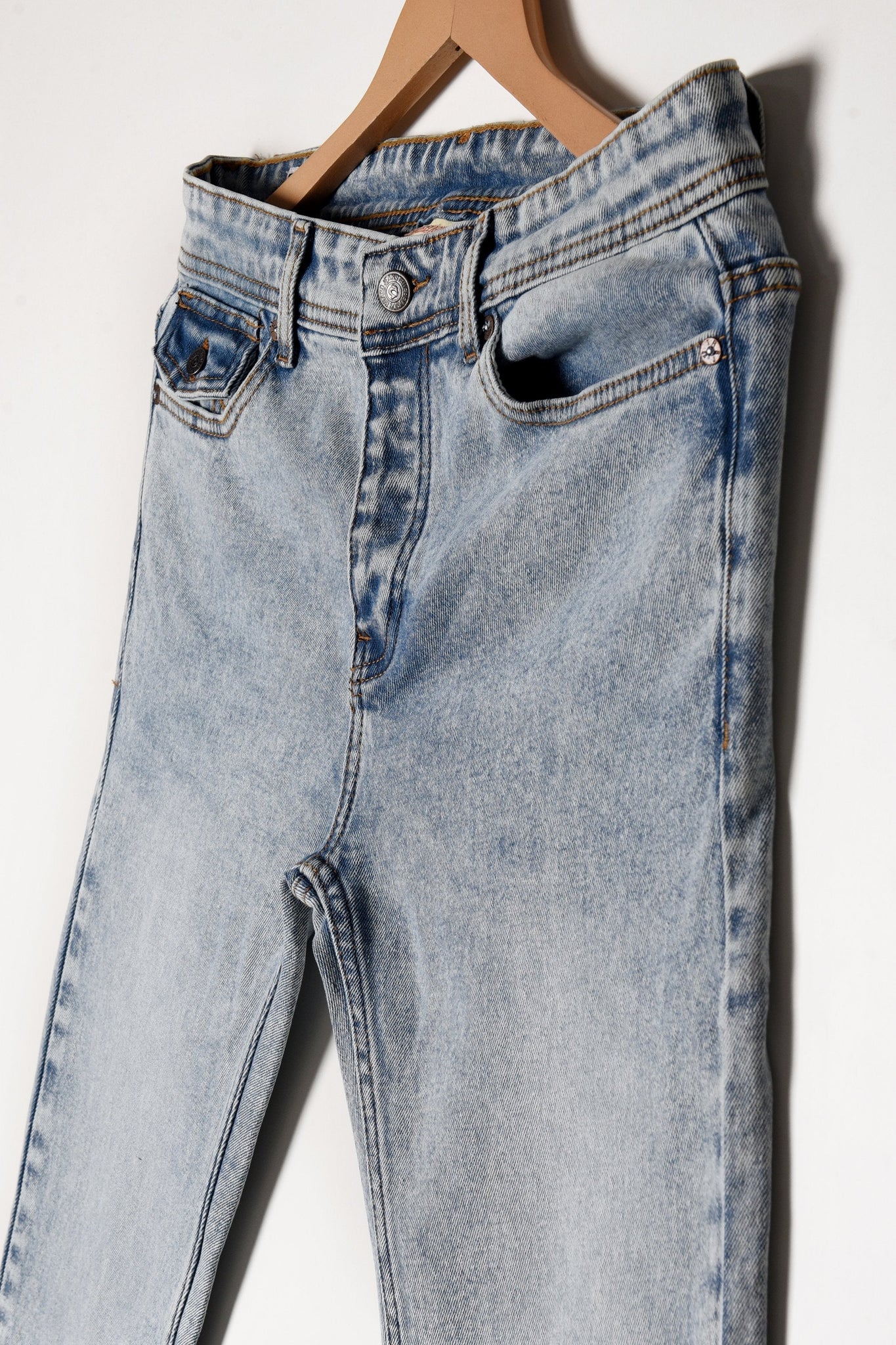 CRISP LIGHT WASH SUPER SLIM JEANS