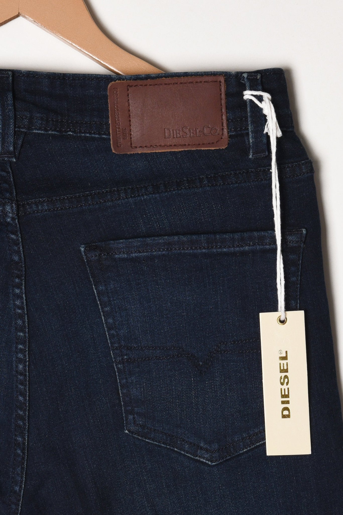 CLASSIC DARK WASH SUPER SLIM JEANS