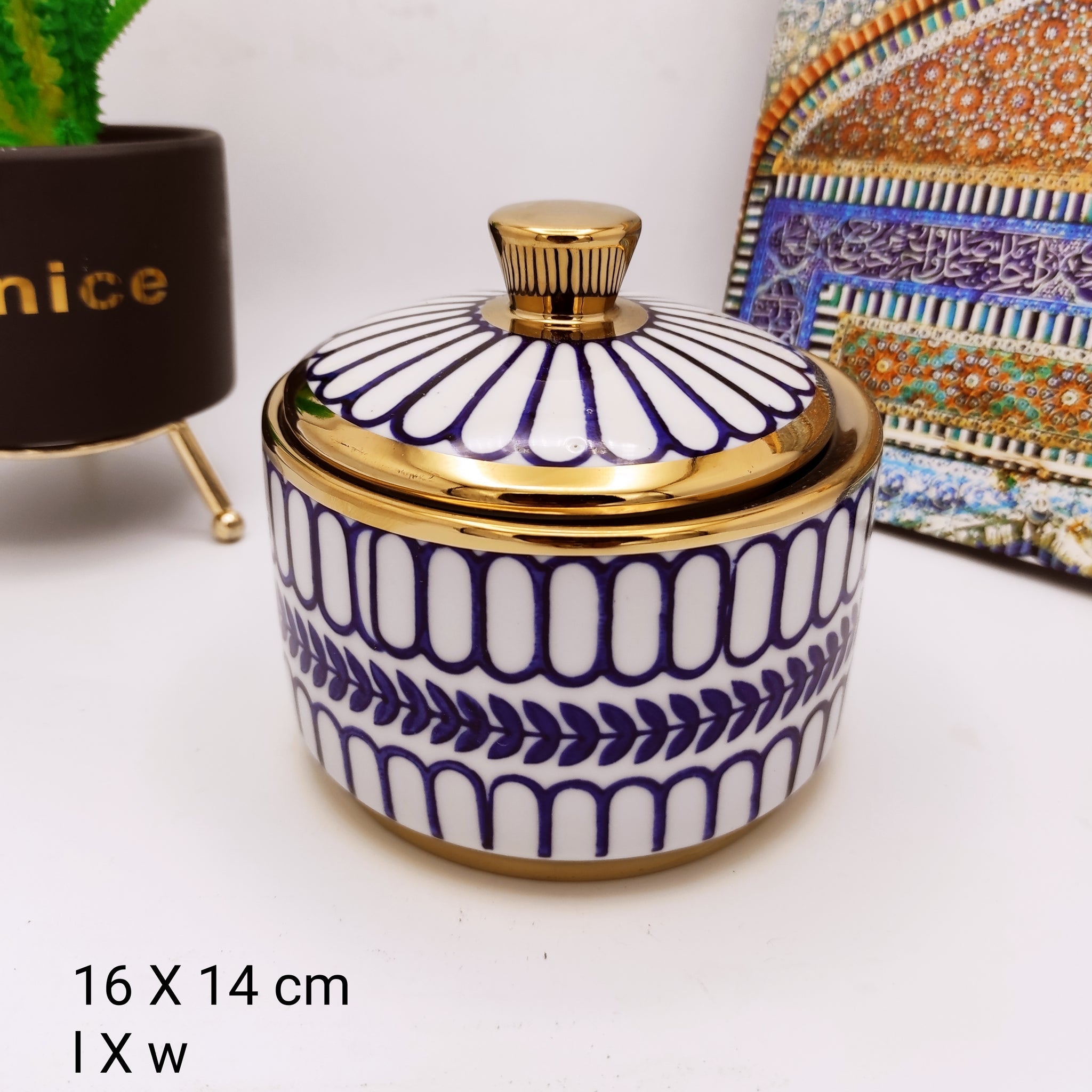 Classical Cultured Ceramic Jar - waseeh.com