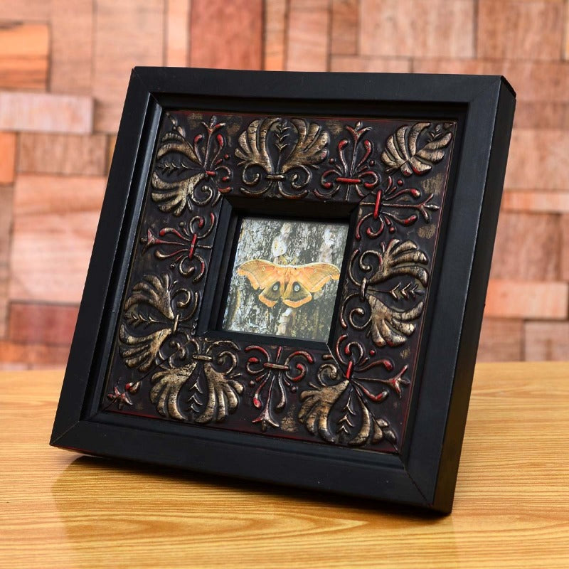 Traditional Frame Decor - waseeh.com