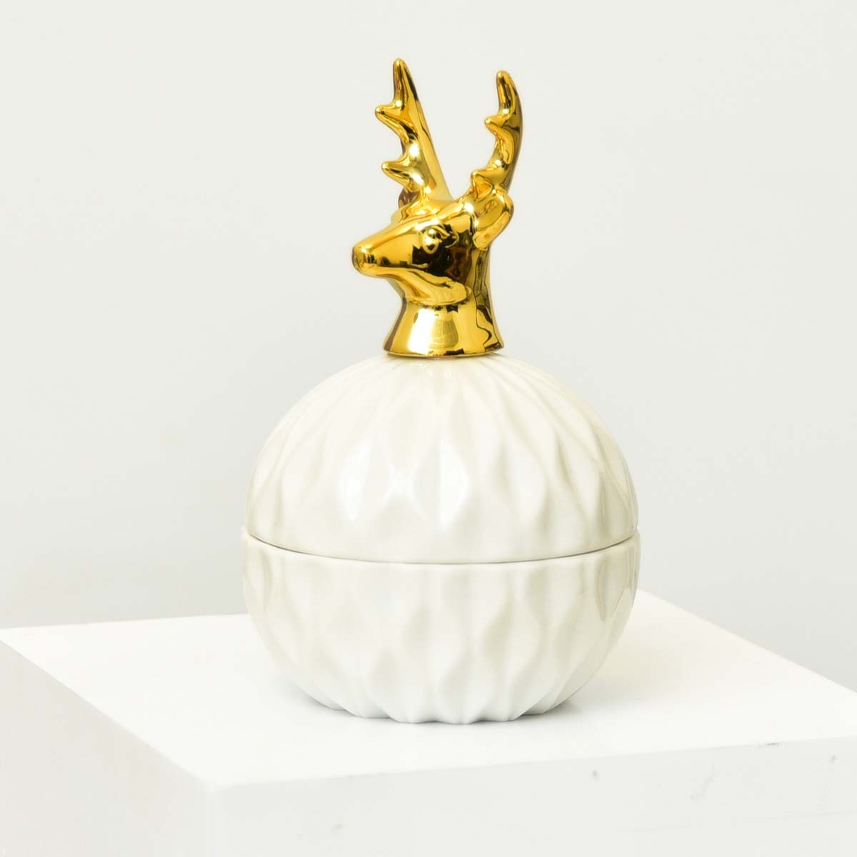 Souvenir Storage Jar (White) - waseeh.com