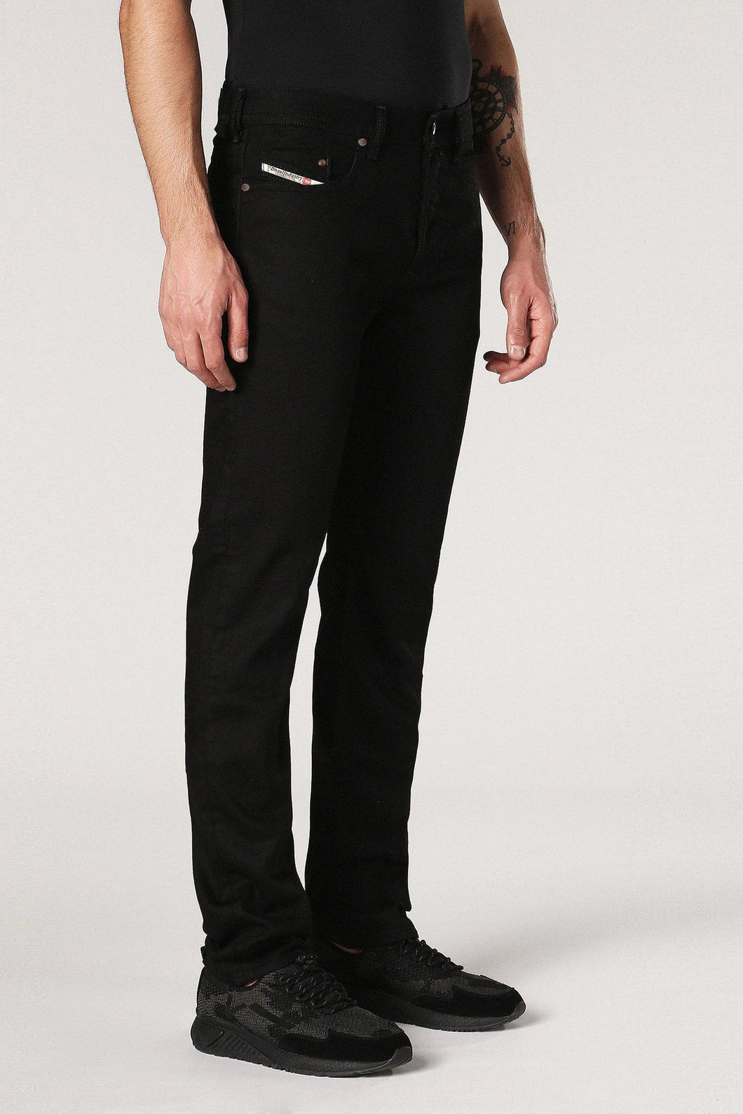 SLIM FIT JEANS
